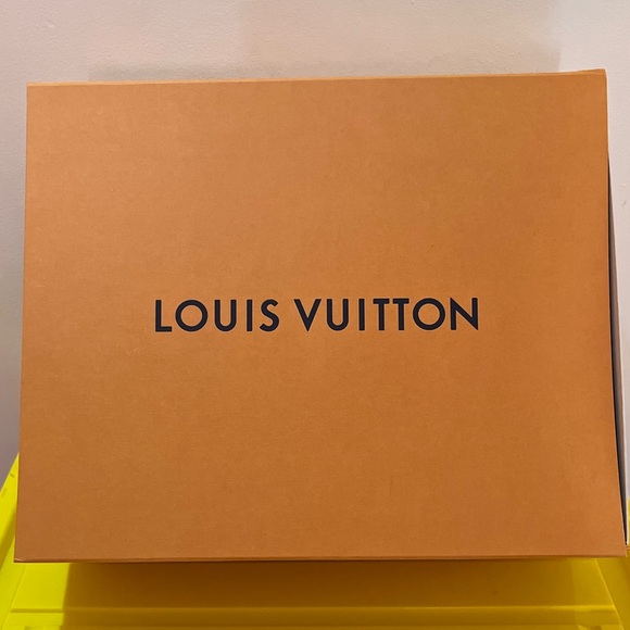 💥 SOLD 💥 LV large box, dust bag & Xmas shopping bag ONLY - Picture 4 of 6